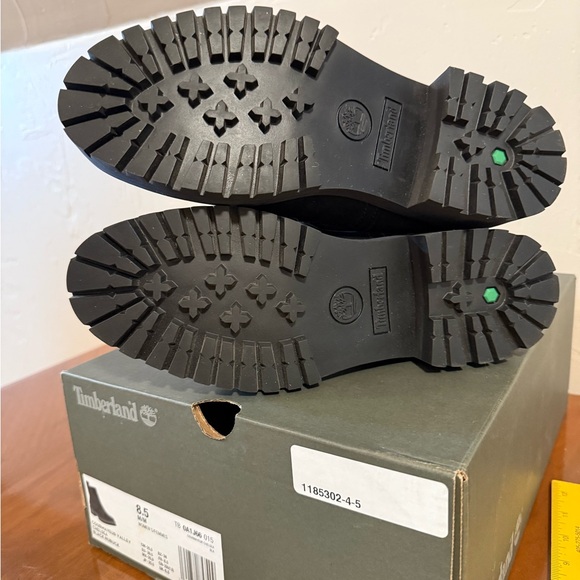 Timberland black suede Chelsea boots size 8.5 - Picture 7 of 7